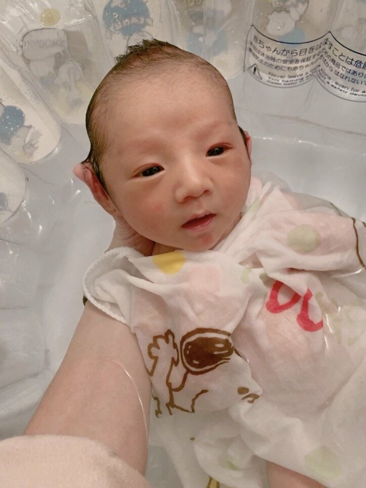 辻希美、“そっくり”な次男と三男の生後間もない写真を公開