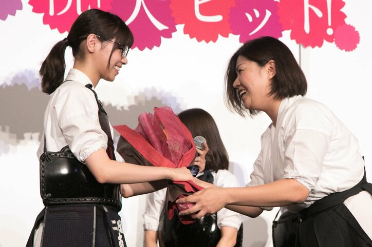 映画「あさひなぐ」本日公開!乃木坂46メンバー、初日舞台挨拶サプライズの手紙に涙