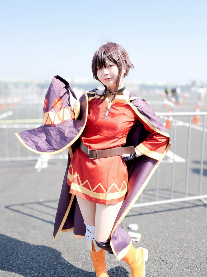 [Photos/Images] "Taking Photos Without the Hat Was Unexpected (LOL)" - Turning a Mishap into Charm with Megumin Cosplay from 'KonoSuba' 11th