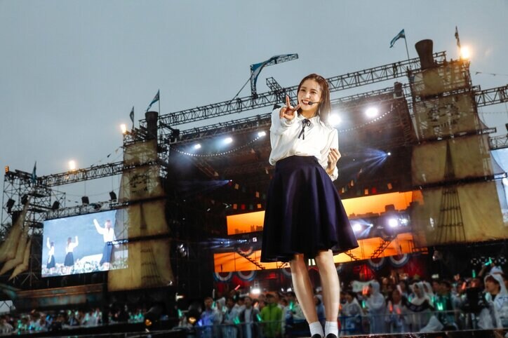 雨と210トンの水演出で国民全員が濡れた! 欅坂46『欅共和国2019』はアンコールなしのセトリで20曲を熱演