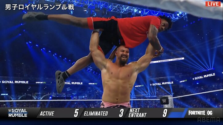 【映像】超有名YouTuberがドヤ顔入場→即ぶっ飛ばされた瞬間