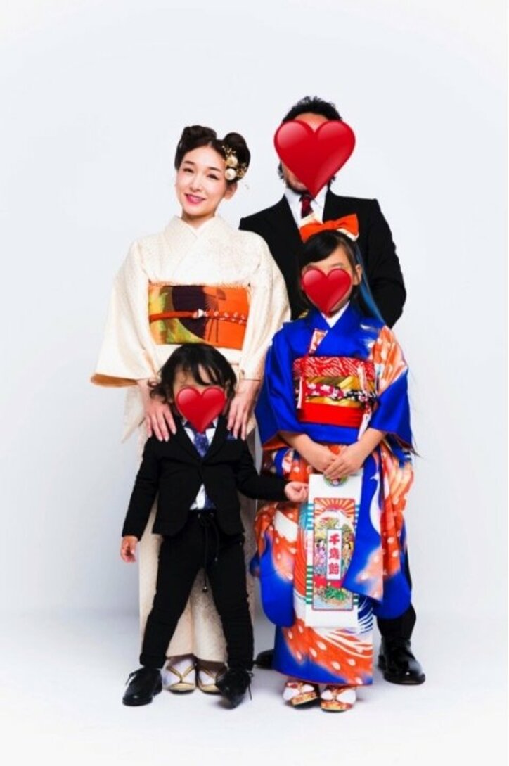 加護亜依、娘の七五三で家族写真を公開「素敵」「ママに似てる」の声