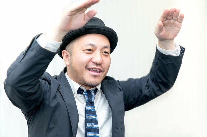 『孤狼の血』白石和彌監督、ピエール瀧に影響受けたこだわりの演出「ヒーローには痰を吐かせる」