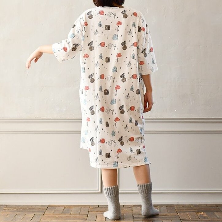 TVアニメ『宝石の国』イラストレーター鬼頭祈とのコラボグッズを発売 日本画の技法を活かした柄ワンピほか全5アイテムが登場