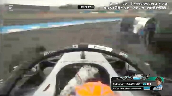 【写真・画像】接触寸前！チームメートが“一触即発”→縁石乗り上げで危機一髪 「やんちゃだな」白熱バトルにファン沸騰　1枚目