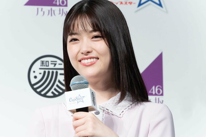 齋藤飛鳥、手で顔を隠し照れながら「サッポロ一番カップスタ〜」と歌う