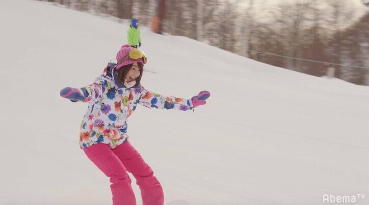 平祐奈＆武田玲奈＆岡本夏美がかわいすぎるスノボウェア姿を披露