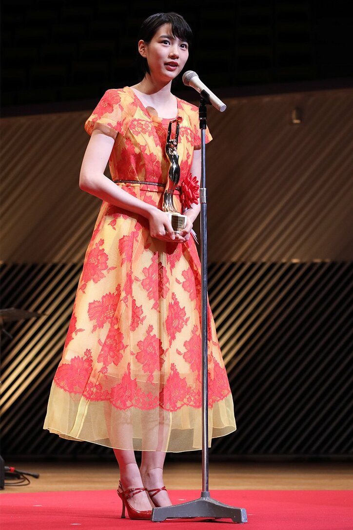 のん「人は、笑えることがあれば、明日が見える」と熱いメッセージ