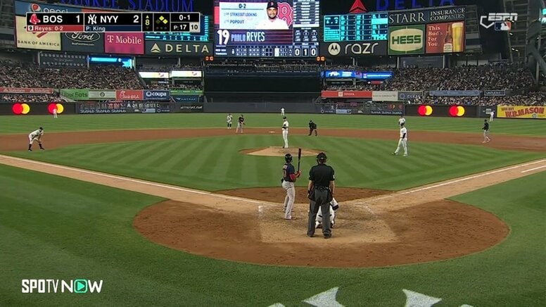 あんなに前で大丈夫なの？メジャーで一塁手が投手より前に出る超前進守備に球場どよめき「ゴリゴリ前くんな！笑」「すげーｗ」