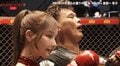 「人形みたいで可愛い」BDのラウンドガールにファン騒然 無差別級マッチ、大波乱直後の一コマ