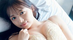 日向坂46濱岸ひより、1st写真集から初のランジェリー姿 先行カット公開