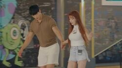 ホットパンツから美脚すらり！ナイスバディ美女のデートファッションに男性たちがドキドキ『恋するアプリ Love Alarm』#8