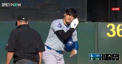 大谷翔平にまさかのハプニング発生… 一体、何が起きた…！？ 29個目の盗塁成功→顔面をパンチされる「大丈夫か？」「顔はやめて！」