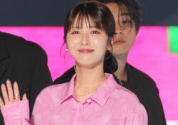 「そこから？」浜辺美波が客席からサプライズ登場で会場沸騰！「歓声すごい！」「えっ待ってえぐい浜辺美波ちゃん」ファン騒然