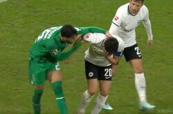 サポーターがブチギレ！ 長谷部誠、顔面に“強烈な肘打ち”の衝撃シーン　危険なファウルにスタンド騒然「皇帝だぞ？」「怒りがスゴい」