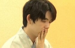藤井聡太王位、防衛への王手ならず 異例の“2時間遅れ”の死闘…伊藤匠二冠に敗れシリーズは2勝2敗のタイに／将棋・王位戦第4局