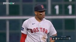 強肩発動！ サードのデバースがダイビングキャッチ→座ったまま一塁送球でアルトゥーベをアウトに　ファンもビックリ「あの体勢で、、肩ばけもん」