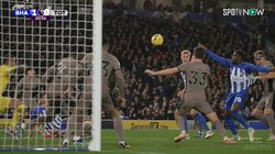 「VARの存在忘れてる？」スウェーデン代表MFのあからさま過ぎるファウルが話題　相手選手のユニフォームをありえないほど引っ張り倒してファン唖然「愚かすぎる」