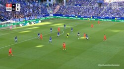 「めっちゃごまかすやん」久保建英、縦パス直撃の審判と“ワンツー”で突破を試みる「何事もなかったように笑」奇跡のプレーにSNS大ウケ