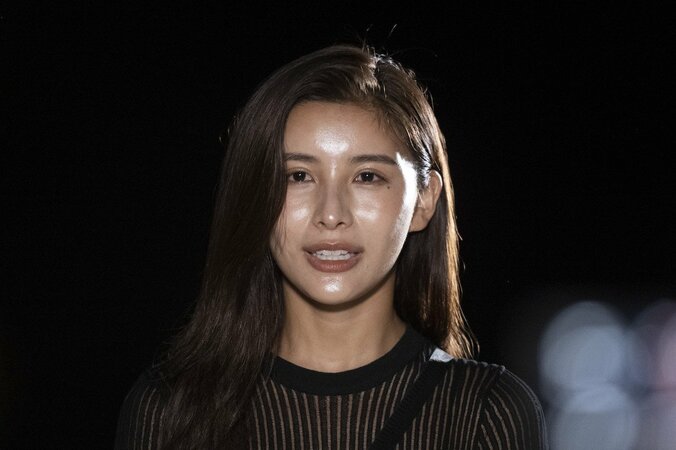 ナイスバディなお姉様系美女と年下イケメン、別れを惜しみ抱きしめ合う「好きになってよかった」『シャッフルアイランド Season2』 4枚目