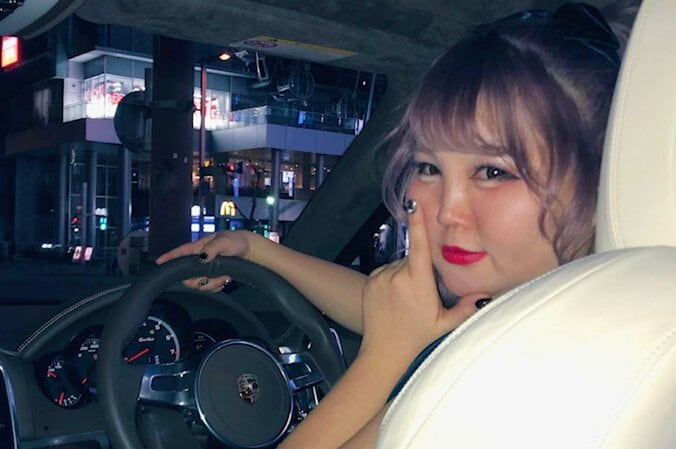 【写真・画像】超お嬢様芸人、高校卒業後にプレゼントされた1250万円の愛車を公開「宮迫さんがアメトークの時に買った車」りんたろー。も驚き　1枚目