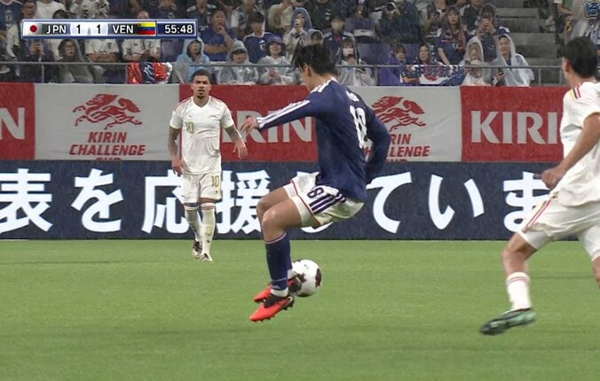 【日本代表】上田綺世の“神トラップ”に驚愕 鈴木彩艶が高速フィード→アウトサイドで完璧制御「うますぎやろ」「雨で難しいのに」 2枚目