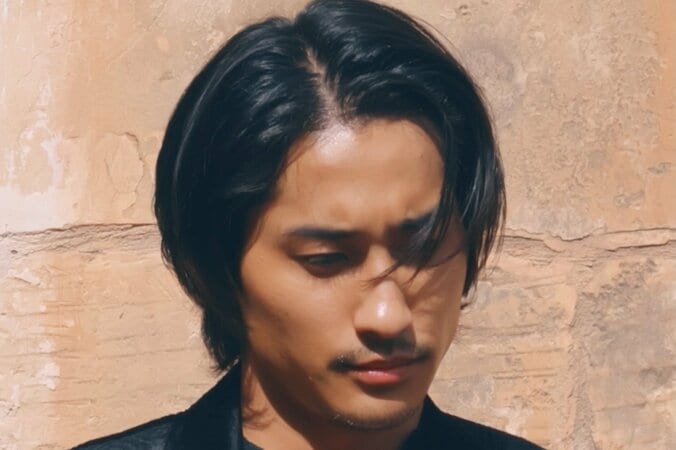 【写真・画像】美脚際立つ“童顔”24歳vs“異次元色気ボディ”27歳、1人の男性を奪い合う様子に「うわぁバチバチじゃん！」「見てる前で…」　1枚目