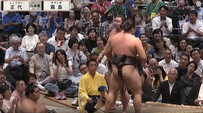 東たまり席の最前列に