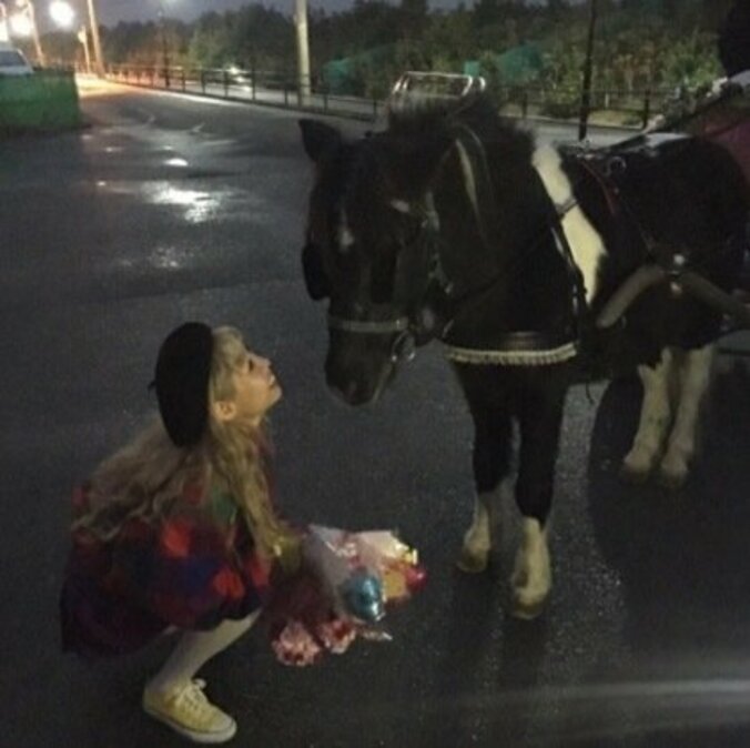 ぺこ、王子姿のりゅうちぇるに「涙が止まらんかった」　馬車を使ったプロポーズに反響 5枚目