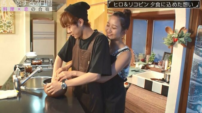 背後からぴったり密着して手を絡ませながら米研ぎ…積極的美女の料理作りにフット後藤「四捨五入したらもうSEX」 8枚目