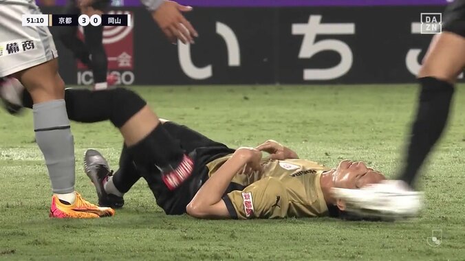 【映像】報復？倒された選手の足が相手選手に接触した瞬間