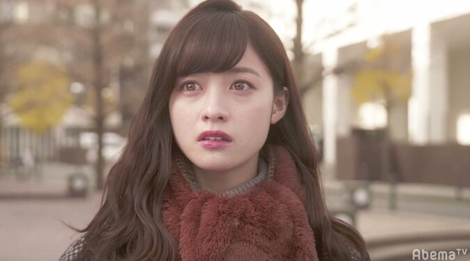 橋本環奈の大人なゆるふわウェーブヘアに絶賛の声「どんな髪型でも似合いすぎる」 1枚目