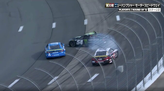 「俺は王者争いやってんだよ！」無線でブチギレ→同僚に体当たり “悪役”ドライバーの動きが物議「あれくらいで回るの知ってる」 3枚目