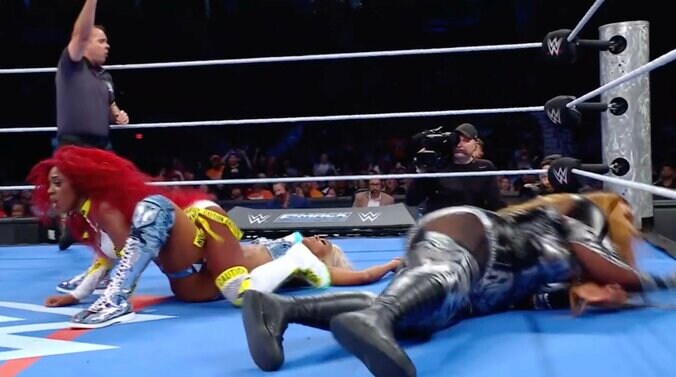 ナオミは何が起きたかわかってない様子