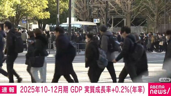 街中を歩く人々