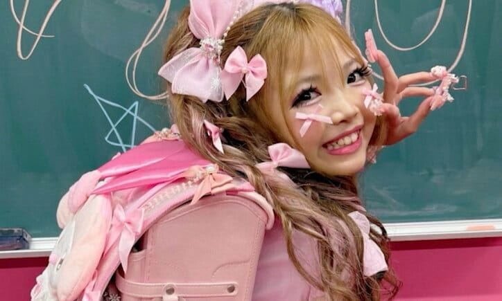 【写真・画像】小学生姫ギャル（10）、ギャルメイクで通学するド派手な姿を公開「先生は可愛いとか言ってくれる」　1枚目