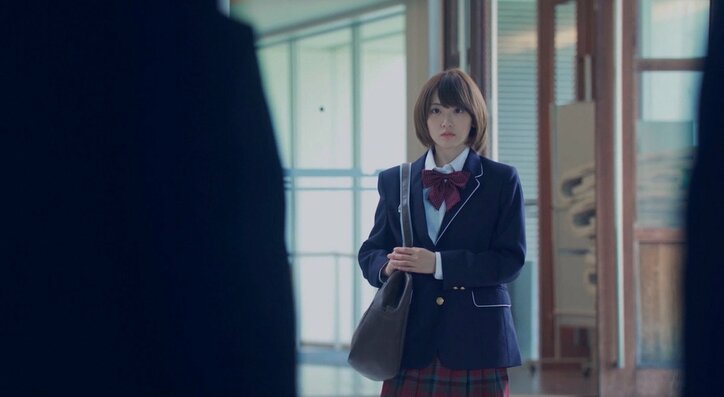 生駒里奈の制服姿に反響「可愛すぎる」「同じ学校に通いたい」