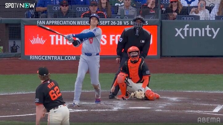 【写真・画像】大谷翔平、138m特大弾で反撃の狼煙上げ感情露わ 「これは勢いに乗る一発」一塁方向へ目をやり“ポン”と手を叩く　1枚目
