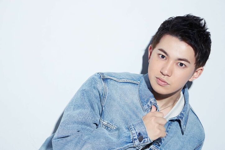 主役決定編に向けて視聴者投票開始『主役の椅子はオレの椅子~主役決定編~』開幕!尾上松也が俳優たちを撮影