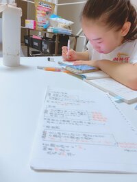 日菜あこ『ママより娘の方が綺麗な字』