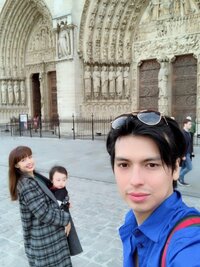 アレク、愛息・おちびーぬがパリで大人気　人だかりに驚き「可愛いは世界共通らしい」