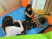 アレクサンダー『ギャル達とプール❤️❤️』