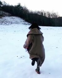 雪ではしゃぐ西野七瀬にファン歓喜「走り方可愛すぎる」「世界一可愛い」