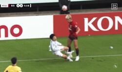 激昂！ 鈴木優磨、“報復行為”で一発レッドカード…危険ファウルに激怒→名古屋MFを突き飛ばした瞬間「無駄にキレるのやめよう」「後味悪い」