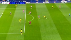 「軽率すぎ」「やらかした」ドルトムント守備陣に批判の声…痛恨のパスミス→開始４分で失点の一部始終「安易だ」「しっかりしてくれよ」