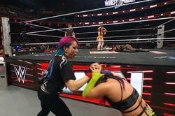 米NYの中心で日本人女子レスラーが“パワハラ” 日本人女子3人の深まる因縁 年間最大の“祭典”で決着も