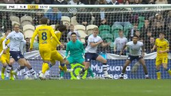 スタジアム熱狂！田中碧、密集貫く“弾丸”ダイレクトシュート炸裂の瞬間 こぼれ球に右足一閃「強烈」SNSも注目