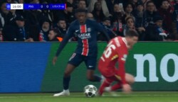 えっ、倍速映像！？ PSG最強ドリブラーの“超人突破”にファン衝撃「デンベレ神」「化け物や」「えぐいてぇ…」リヴァプール２選手を瞬殺した瞬間