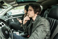 盗んだ車でローマの街を爆走 映画『アメリカン・アサシン』本編映像と場面写真が解禁