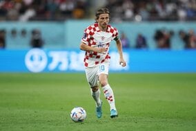 一瞬のアイデアと美技にサッカーファンが酔い痴れる　モドリッチの“超絶パス”を解説・鈴木啓太氏も絶賛「インサイドよりも正確なアウトサイド」